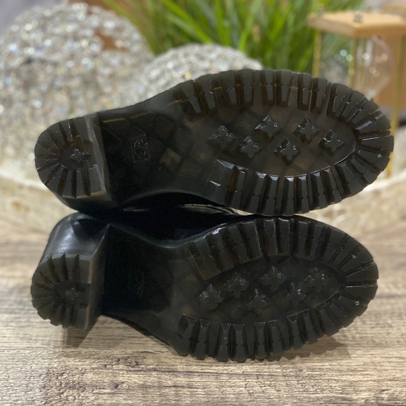 Dr. Martens Averil 6-eye Padded Collar Heel Boots - Picture 10 of 16